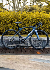 Vittoria ER7 – Carbon Frame + Alloy Wheels