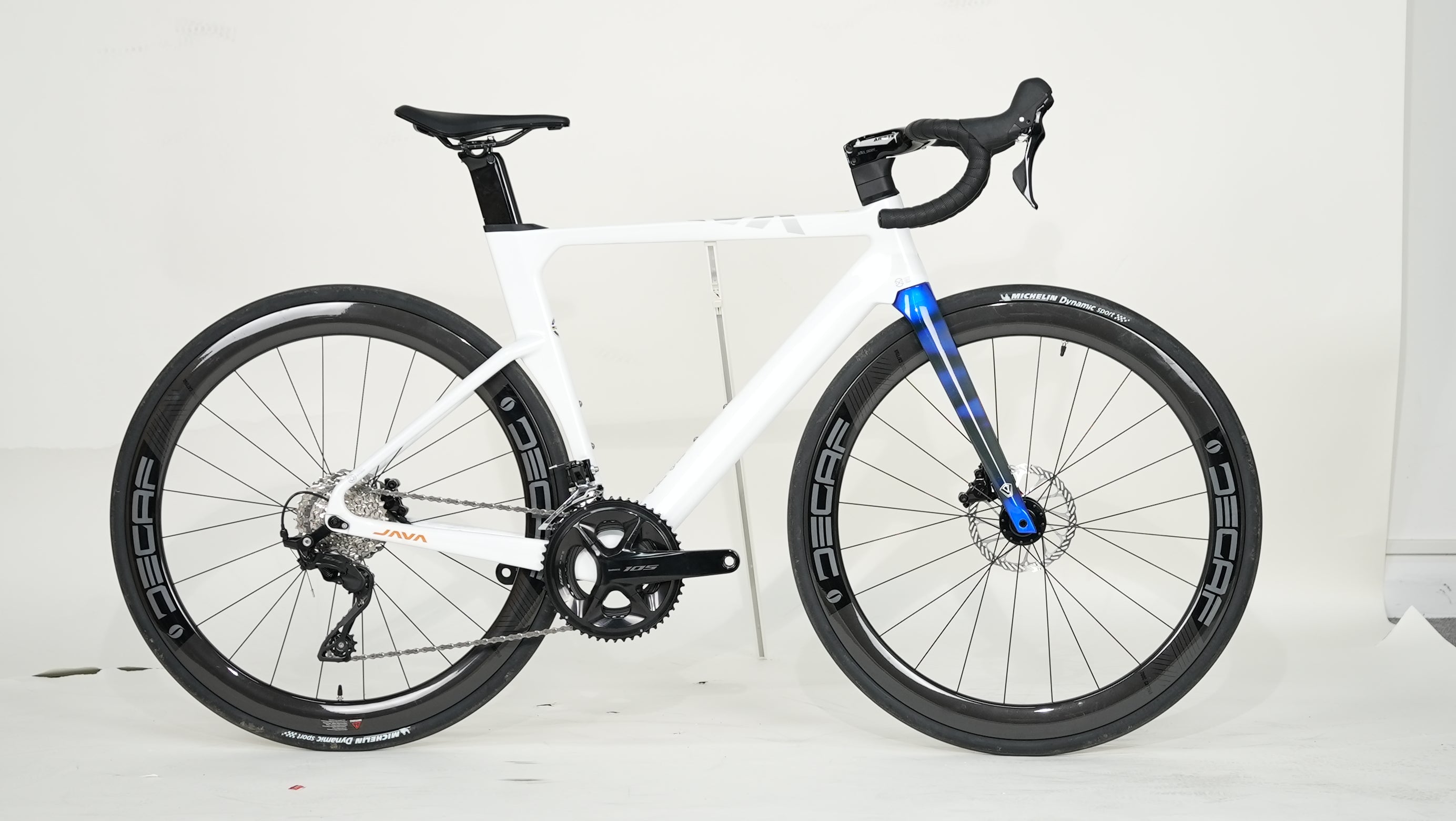 Fuoco Top Full Carbon Road Bike Complete 105 R7120 – Java Bike